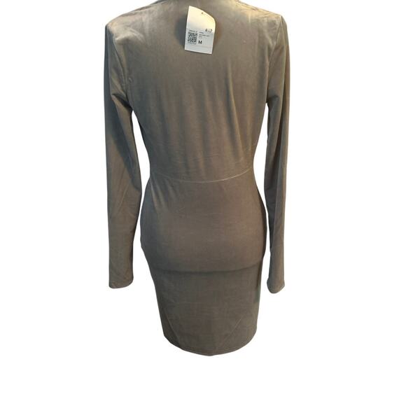 NWT Forever 21 Gray Velvety Low Neck Dress Polyester/Spandex Size Medium - Picture 2 of 6